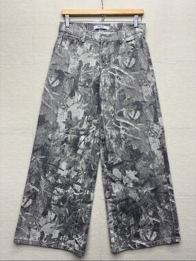 Refrain | 3/26 3 26 Gray Leaf-Print Wide Leg Jeans
